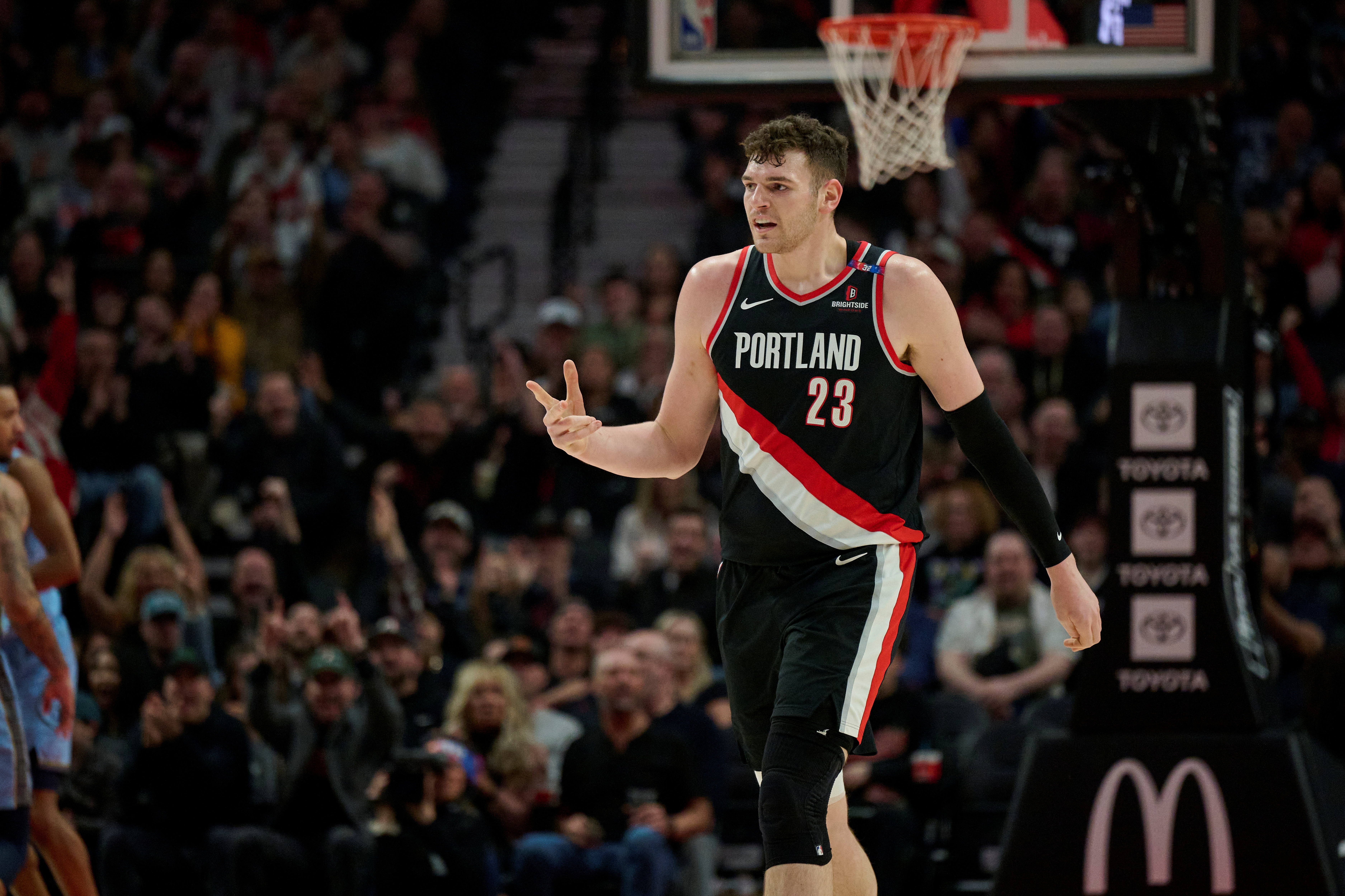 多亏你的5犯!克林根4中1得2分8板1助2帽 5犯助小杨单节14分表演 多亏你的5犯!克林根4中1得2分8板1助2帽 5犯助小杨单节14分表演